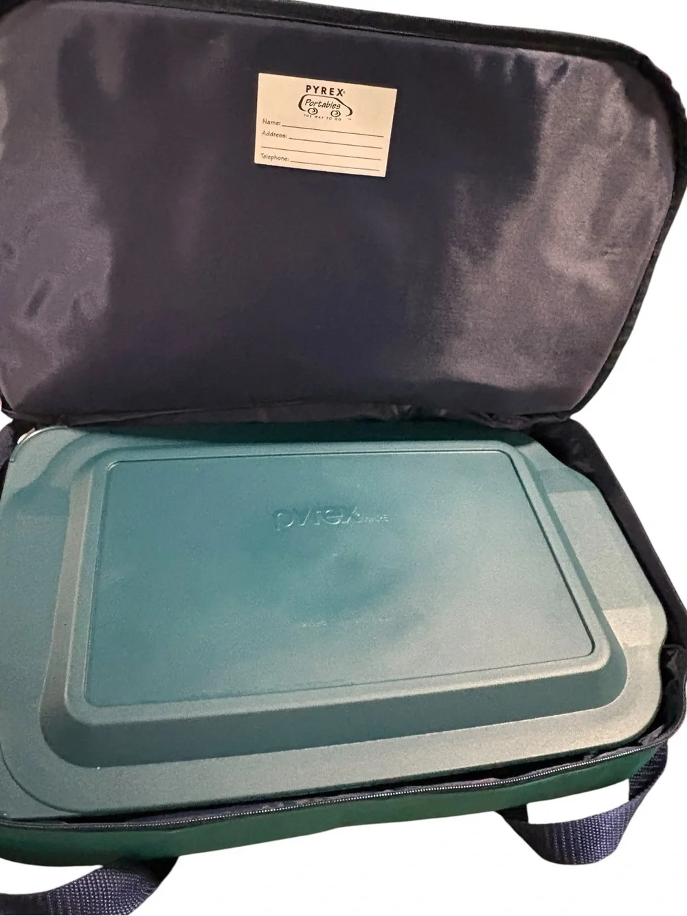 Pyrex Portables Insulated Casserole Carrier & Dish With A Lid
